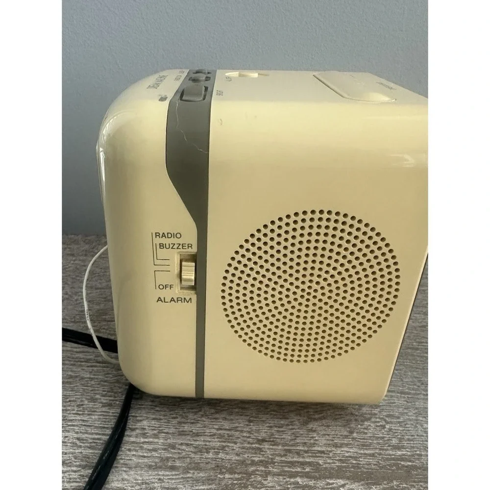 Vintage Sony Dream Machine ICF-C10W AM/FM Digital Clock Radio Beige Tested Works